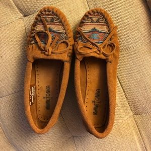 Women’s size 6.5 Minnetonka moccasins